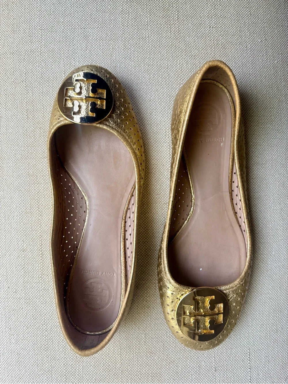 Tory Burch Women's Gold Leather Ballet Flats runs like Size 7 good condition